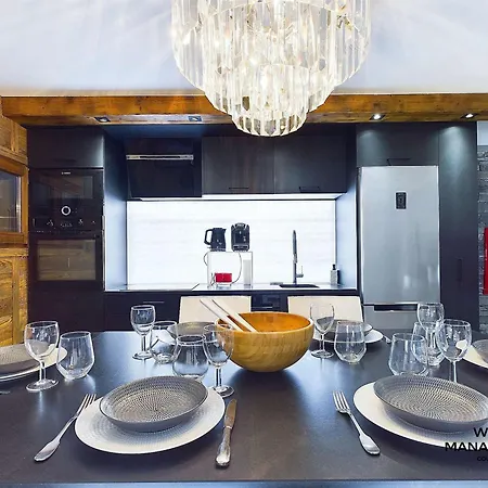 Chalet Renove 2022, 10 Pers, Parking, Poele, Skiroom, 3 Ch, Balcon - Fr-1-664-33 * Courchevel